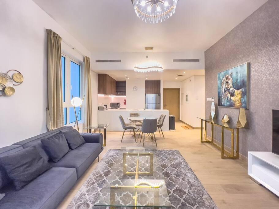 دبي Lovely 2-Bedroom Vacation Home Near Beach المظهر الخارجي الصورة